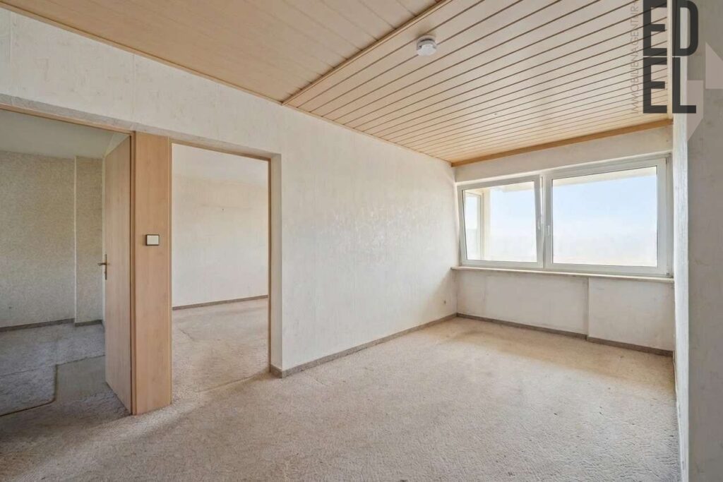 Esszimmer mit KI Unmöbliert